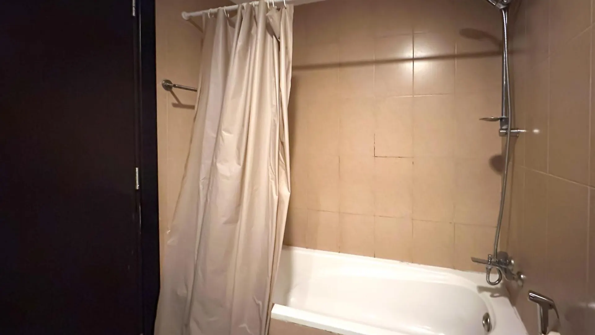 Cozy 2 Bedroom In Red Residence In Sport City Dubái 0*,