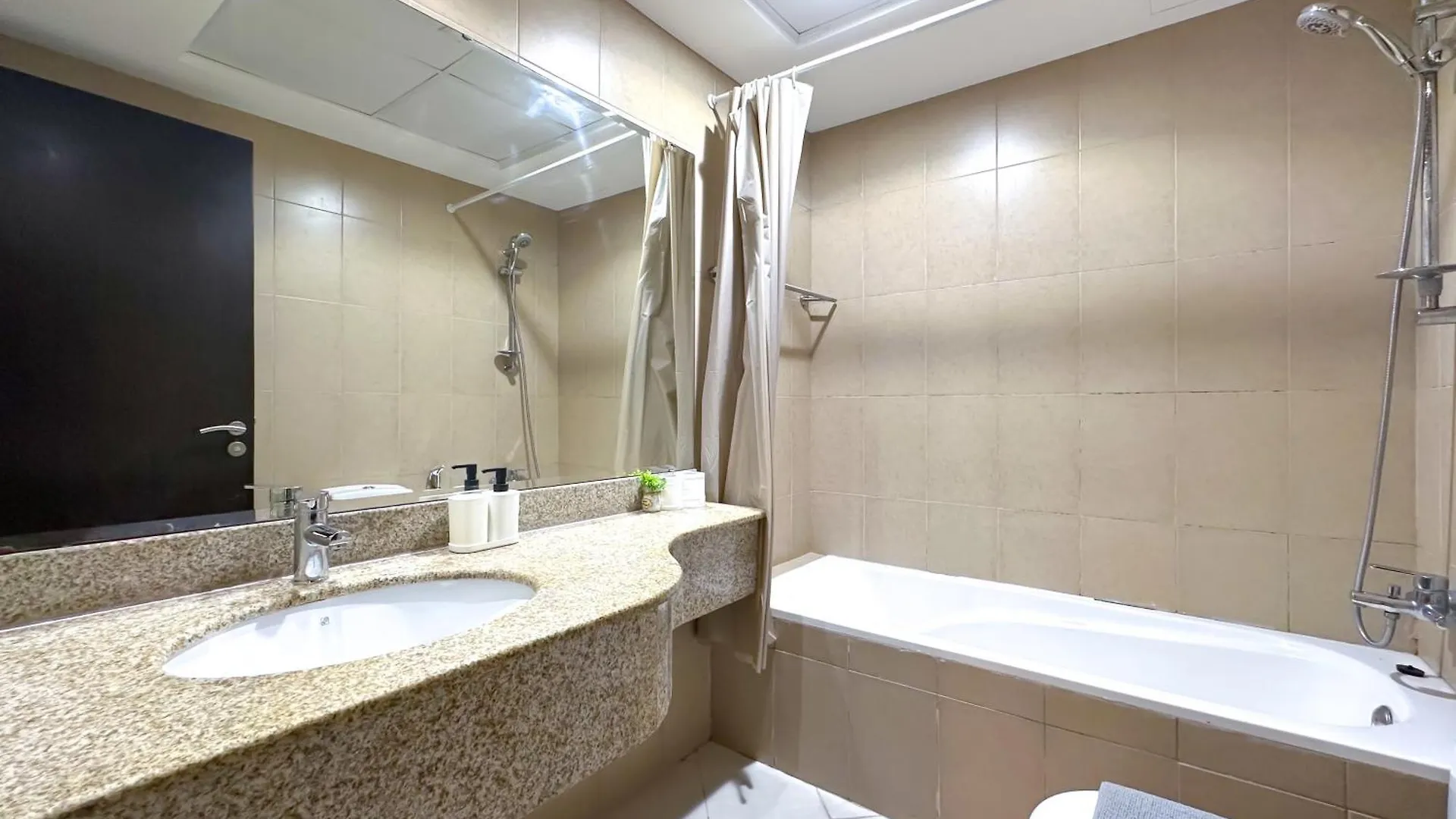 Cozy 2 Bedroom In Red Residence In Sport City Dubái
